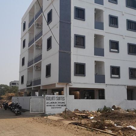 Hotel Gulati Suites Washim Bagian luar foto