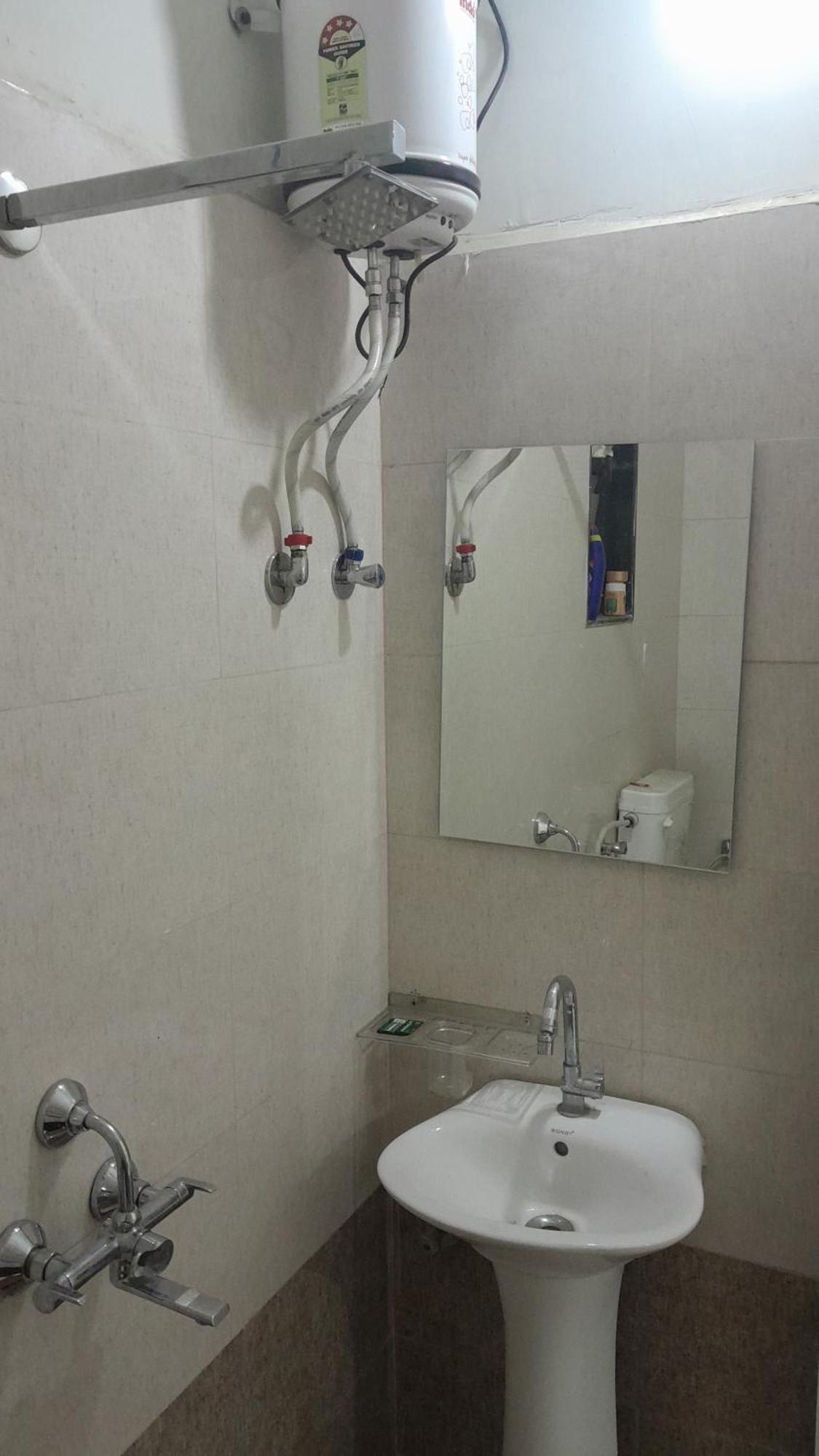 Hotel Gulati Suites Washim Bagian luar foto